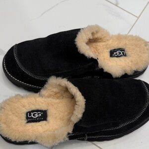 UGG Black Suede shoes/Slippers with Cream Shearling size 9 like new